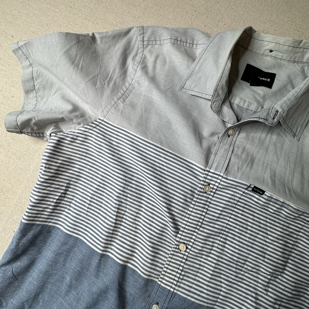 Hurley Tailored Fit Men's Short Sleeve Button Up Shirt Size XXL Gray Blue Stripe